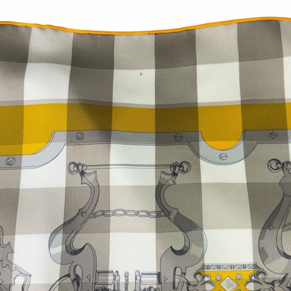 HERMES Scarf carre Mors et gourmettes Yellow Multi 100% Silk Made in France - Picture 8 of 16